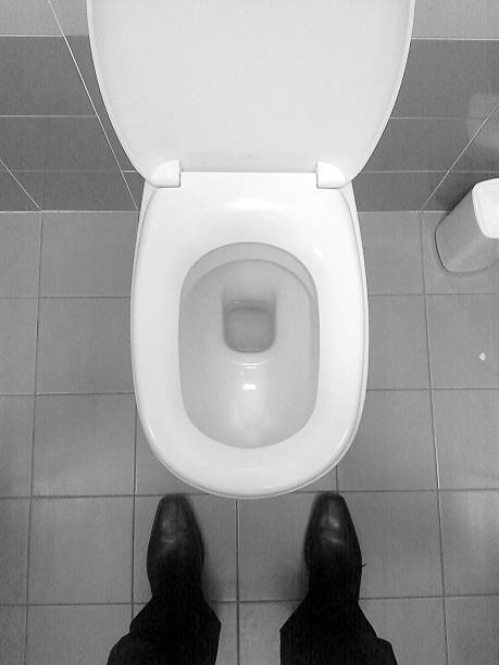 Marcos orinando. 10 min. $$$